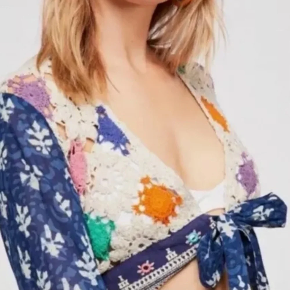 NWOT Free People Cropped Crochet Tropical Hideout Wrap Crop Top Size Medium Z397